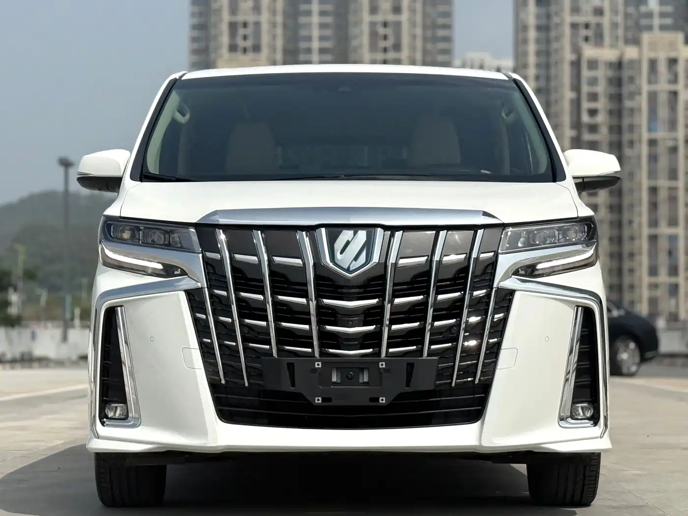 Toyota Alphard 2021 Hybrid 2.5L Ultimate фото 2