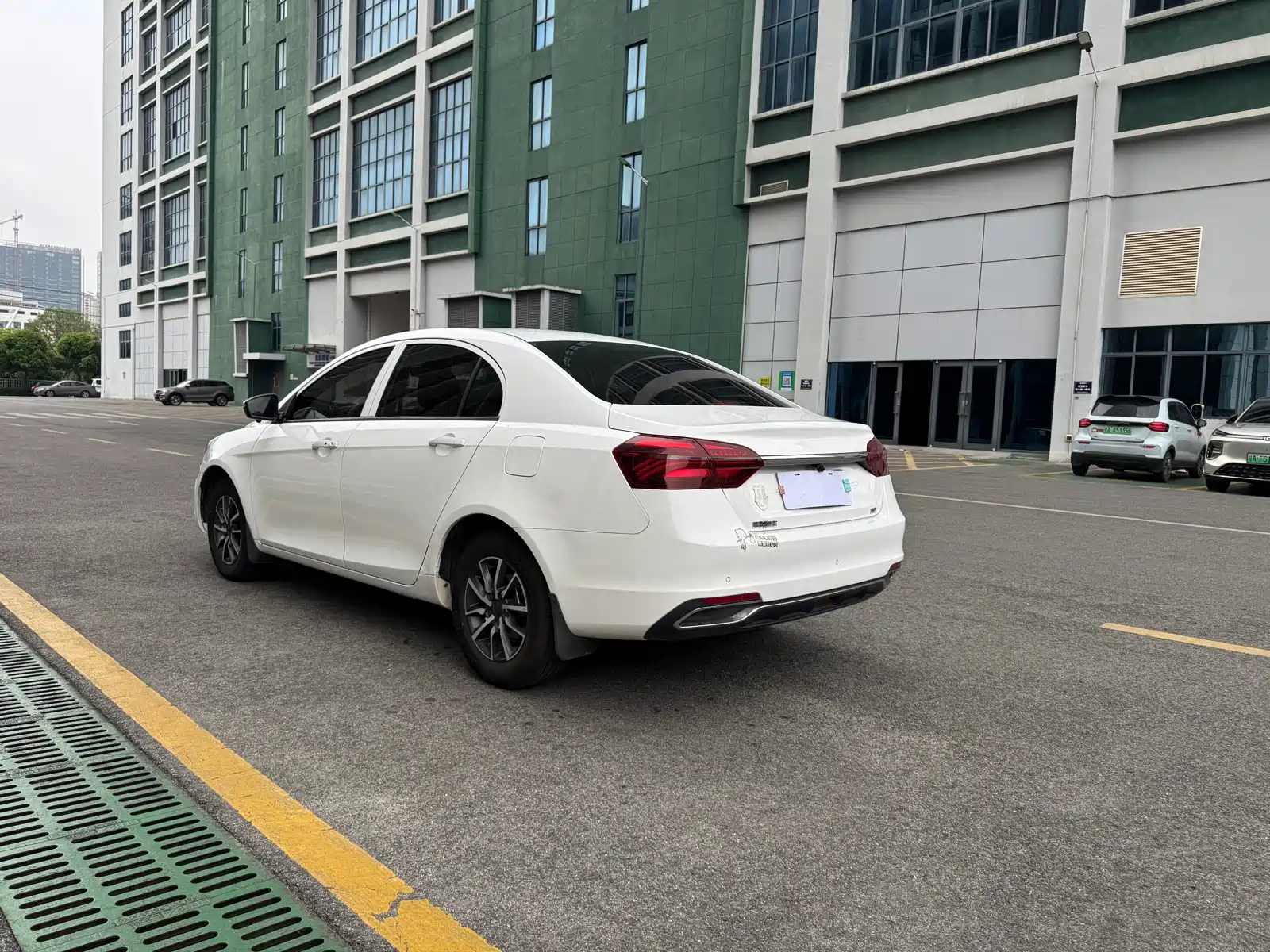 Фото 31 - Geely Emgrand