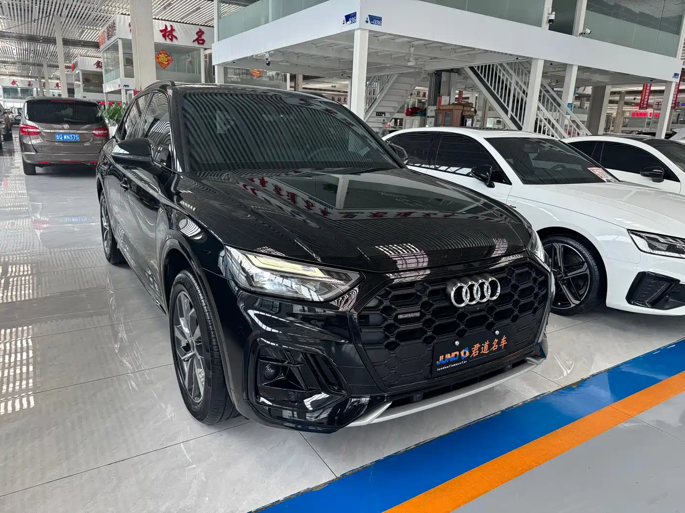 Audi Q5L 2024 Model 40 TFSI Luxury Dynamic фото 3