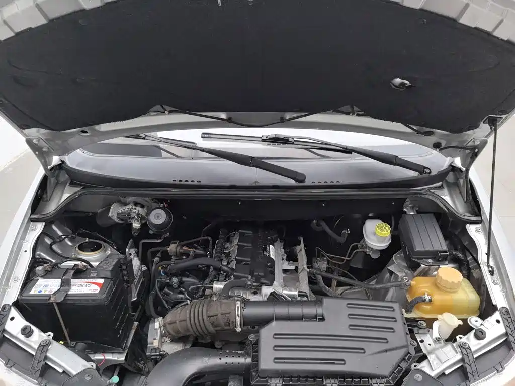Wuling Motors Wuling Hongguang 2015 2014 1.5L Base Model