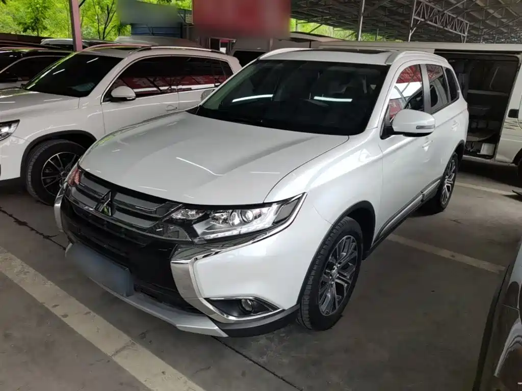 Mitsubishi Outlander 2018 2.0L 2WD Glory Edition 5-seater фото 2