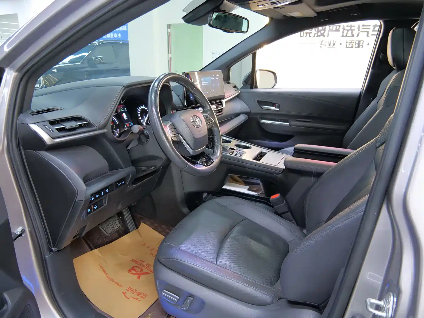 Toyota Sienna 2021 2.5L Hybrid Premium Edition фото 21