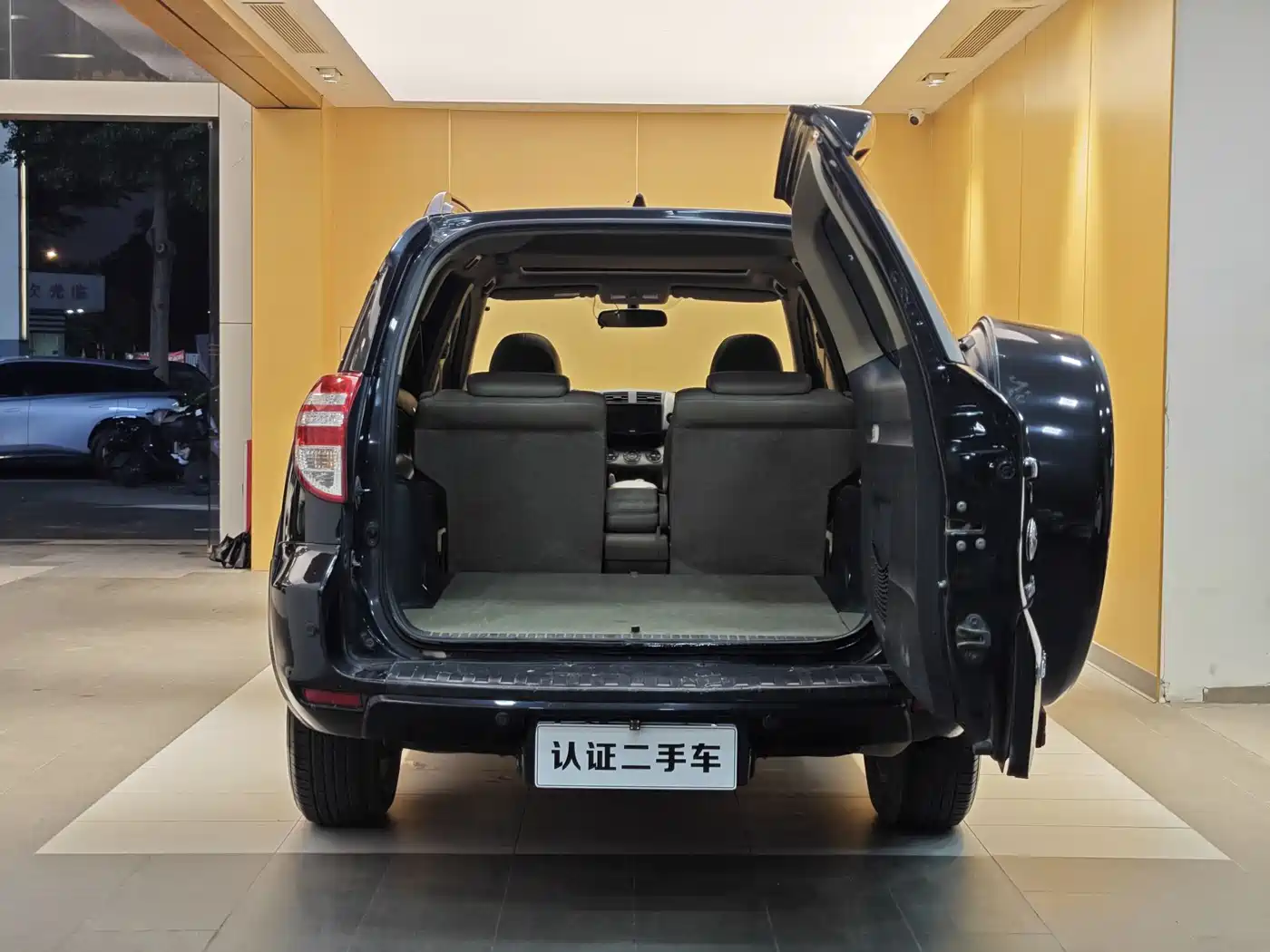 Toyota RAV4 Rongfang 2011 2.4L Automatic 4WD Luxury Edition фото 28