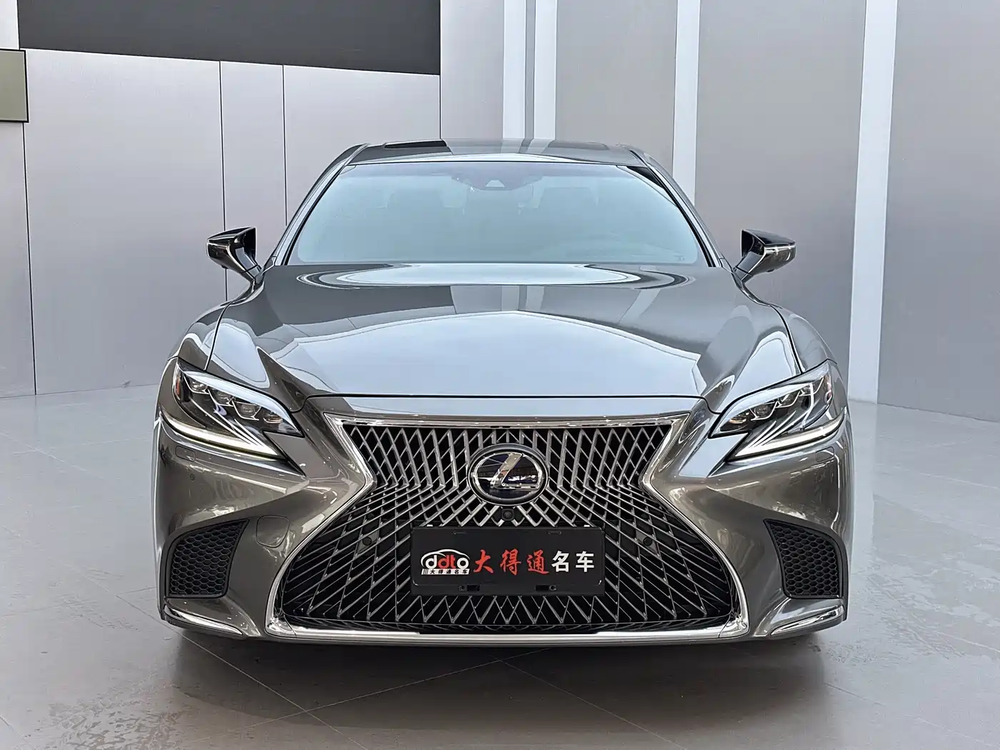 Lexus LS 2018 500h Executive Edition China V фото 2
