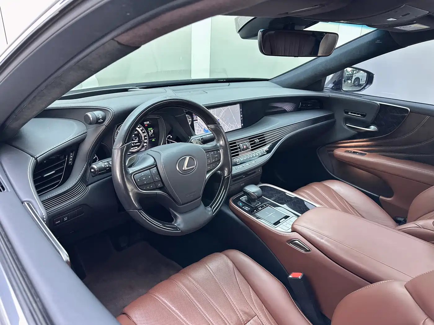 Lexus LS 2018 500h Executive Edition China V фото 16