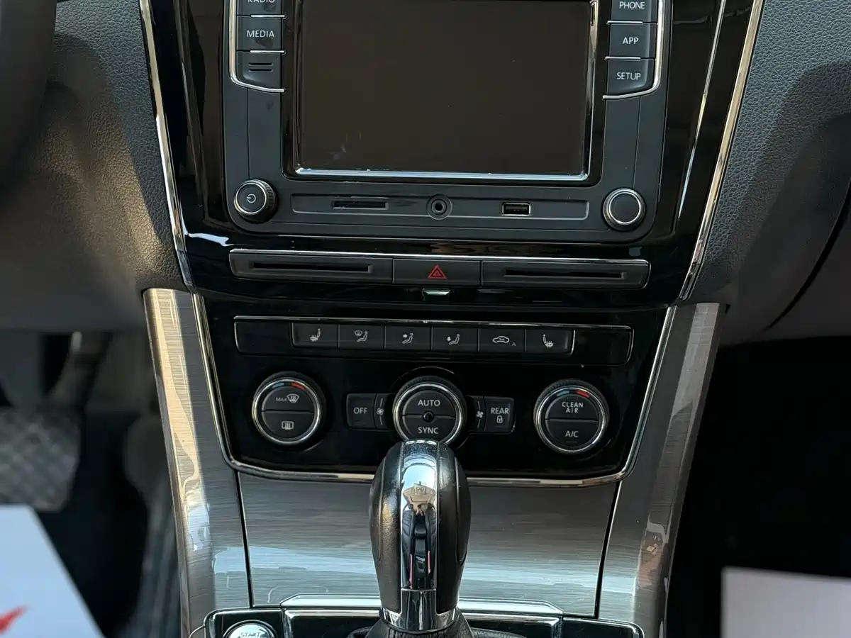 Volkswagen Passat 2017 330TSI DSG Prestige фото 6