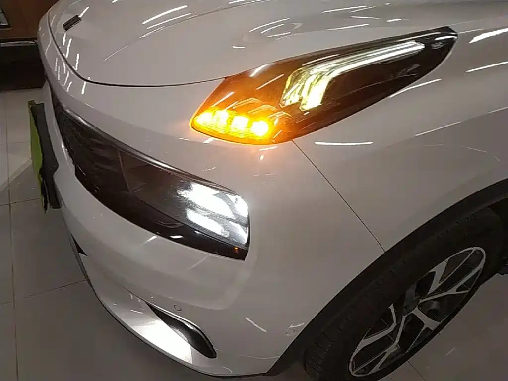 Lynk & Co 01 2017 2.0T AWD Pro фото 24