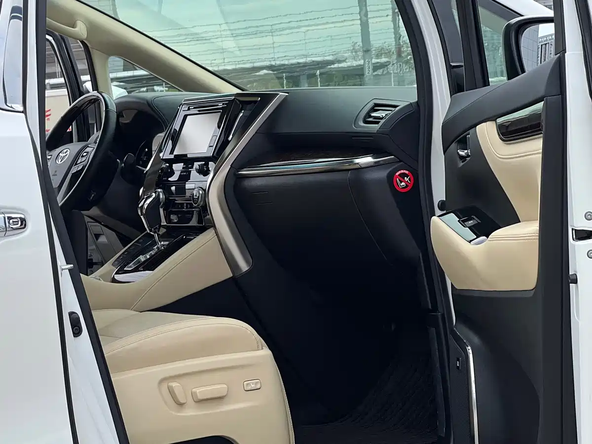 Toyota Alphard 2019 Hybrid 2.5L Luxury фото 6