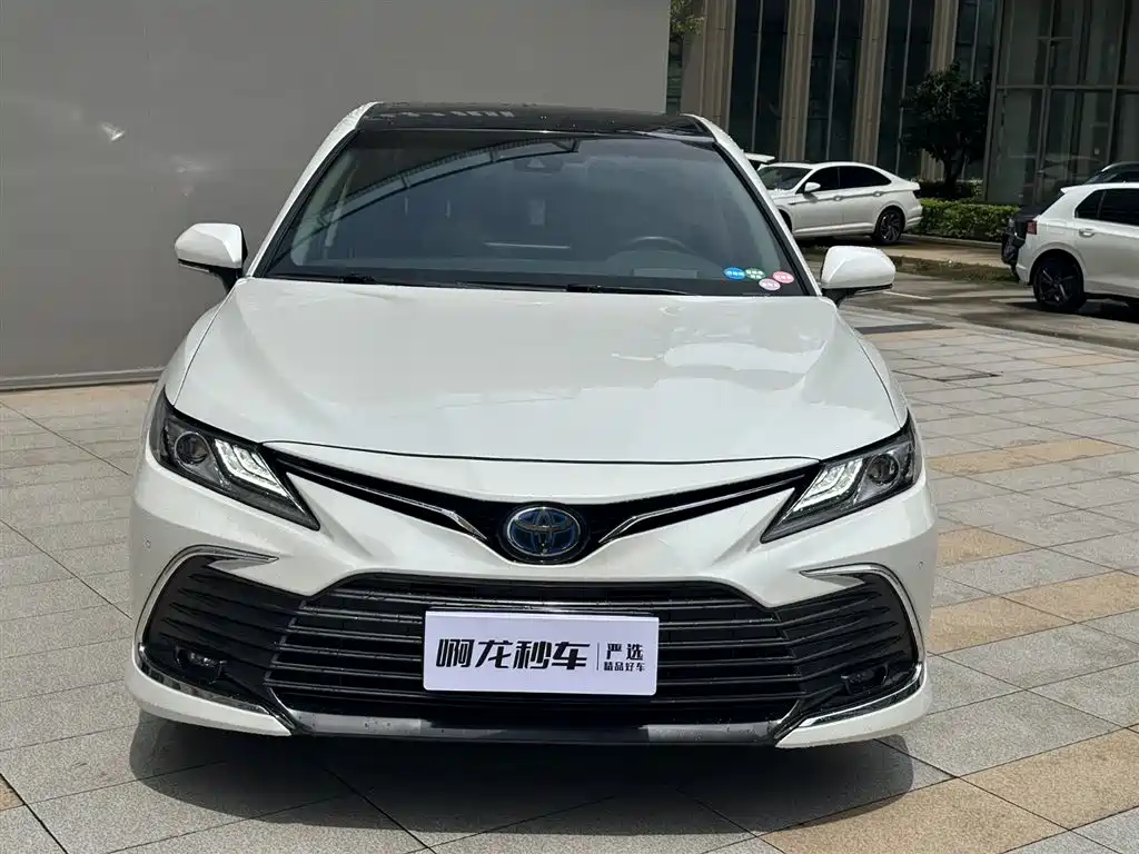 Toyota Camry 2021 Hybrid 2.5HG Luxury Edition фото 3