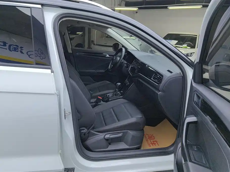 VOLKSWAGEN T ROC EXPLORING SONGS