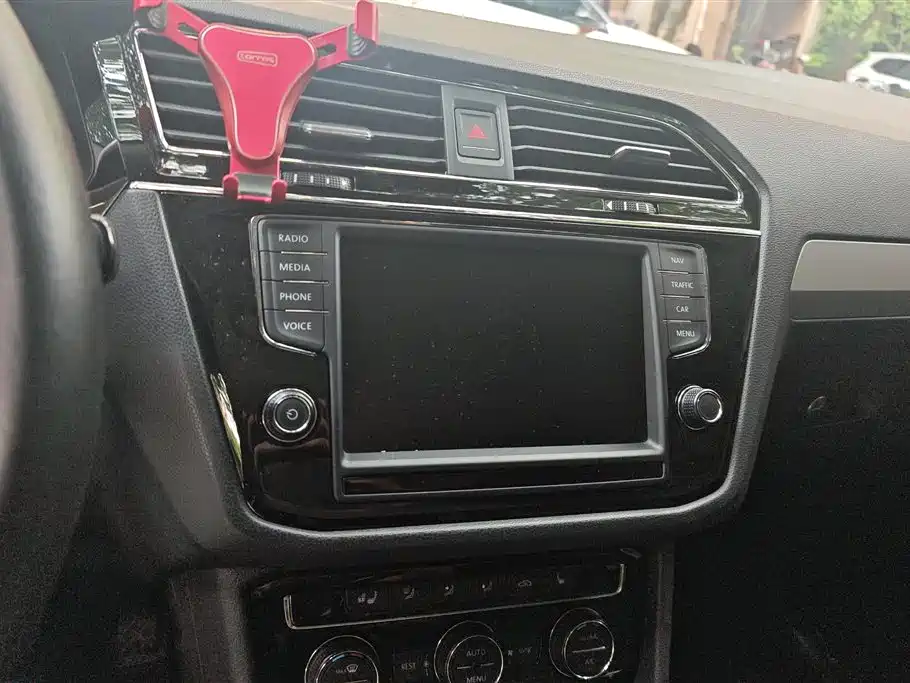 Volkswagen Tiguan L 2018 Facelift 330TSI Automatic 2WD Luxury Edition фото 13