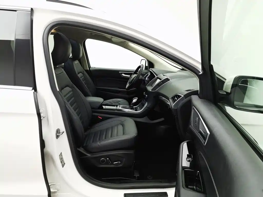 Фото 23 - Ford Edge