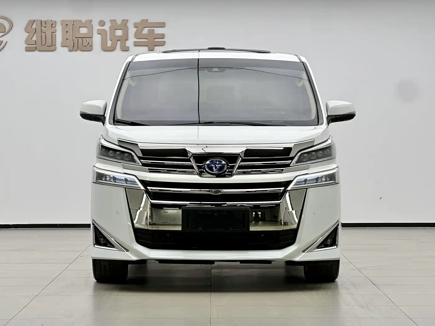 Toyota Vellfire 2019 Hybrid 2.5L HV Premium Edition фото 4