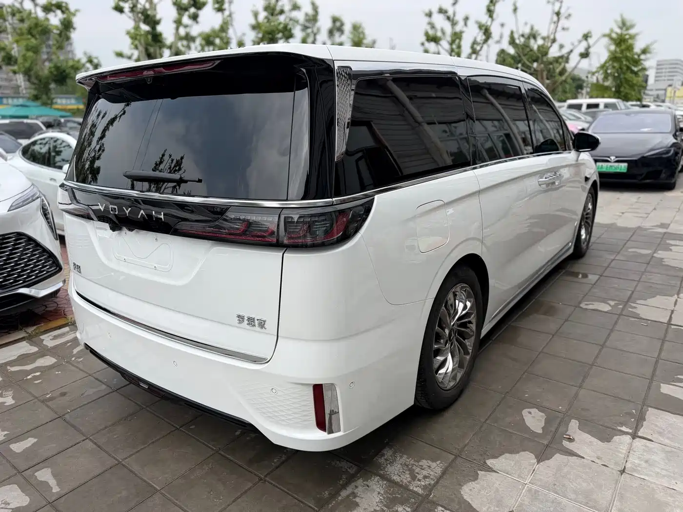 Voyah Auto Voyah Dreamer 2025 PHEV AWD Flagship Qian Kun Edition фото 19