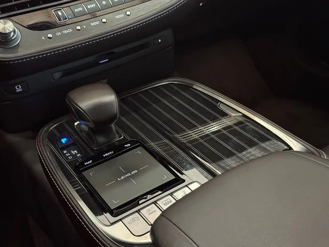 Lexus LS 2018 500h Luxury Edition China V фото 15