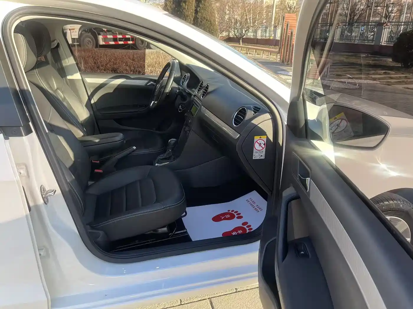 Volkswagen Jetta 2015 1.6L Automatic Luxury фото 13