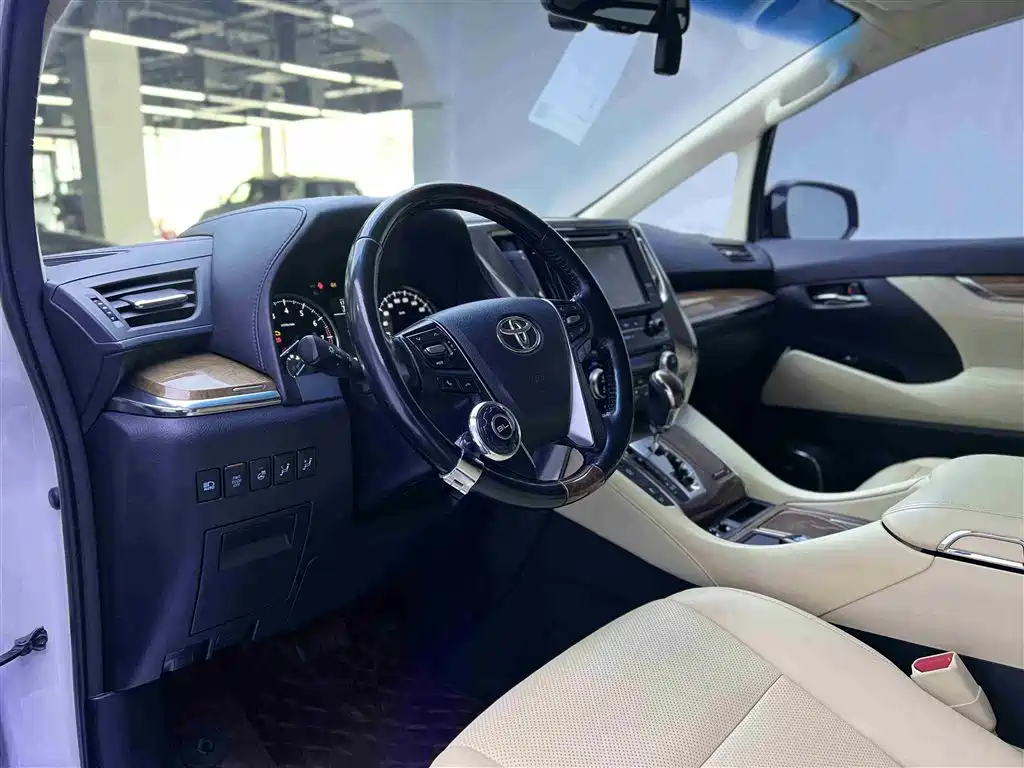 Toyota Alphard 2015 3.5L Premium Edition фото 4