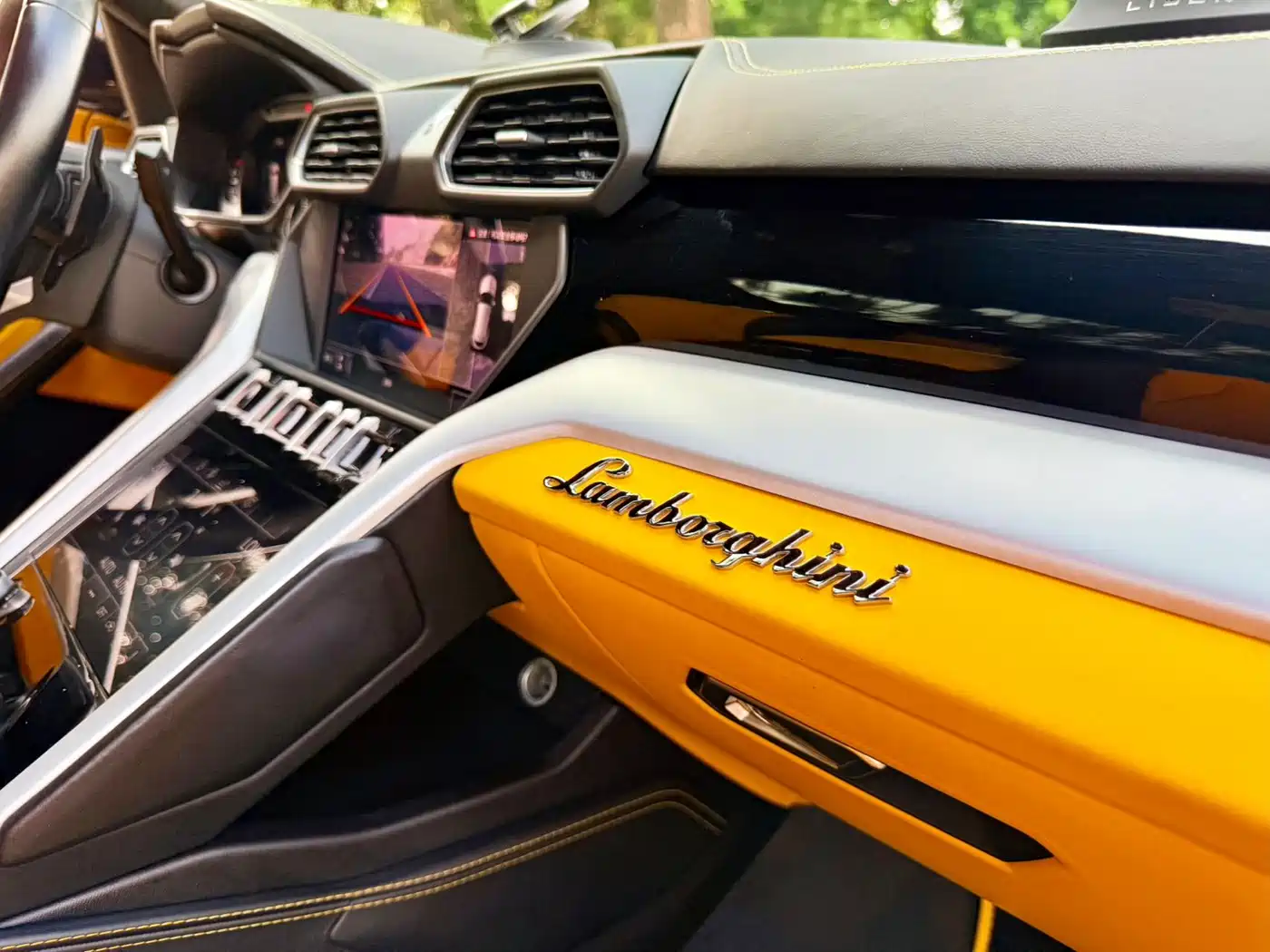 Фото 8 - Lamborghini Urus