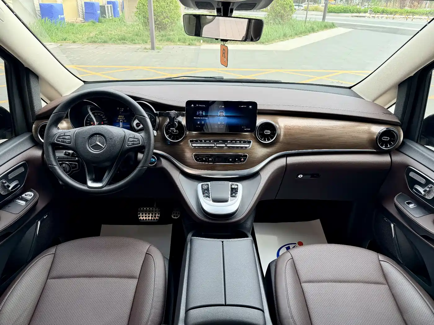 Mercedes-Benz V-Class 2021 V 260 L Long Wheelbase Luxury Edition фото 15