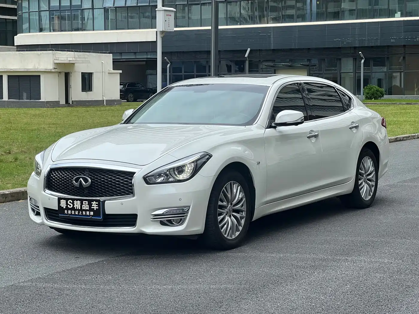 Фото 1 - Infiniti Q70