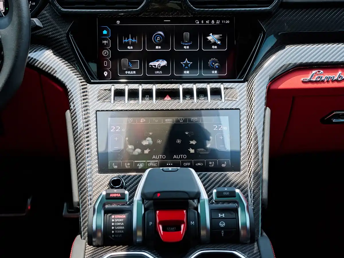 Фото 17 - Lamborghini Urus