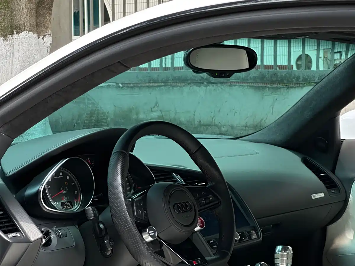 Audi R8 2014 4.2 FSI quattro фото 9