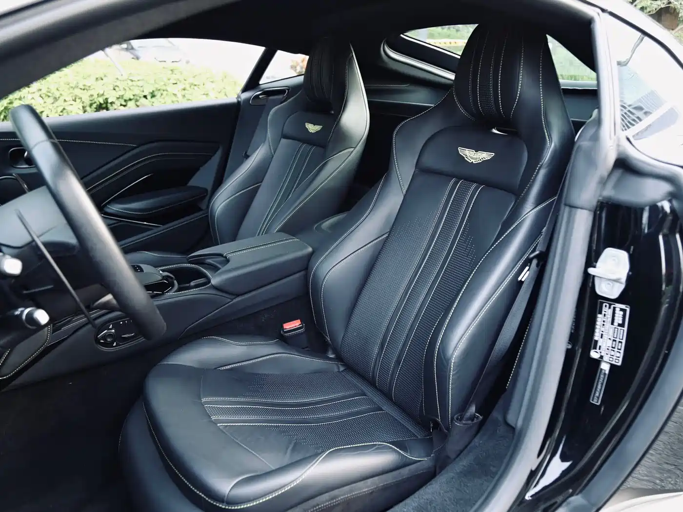 Aston Martin V8 Vantage 2024 2023 4.0T V8 Coupe