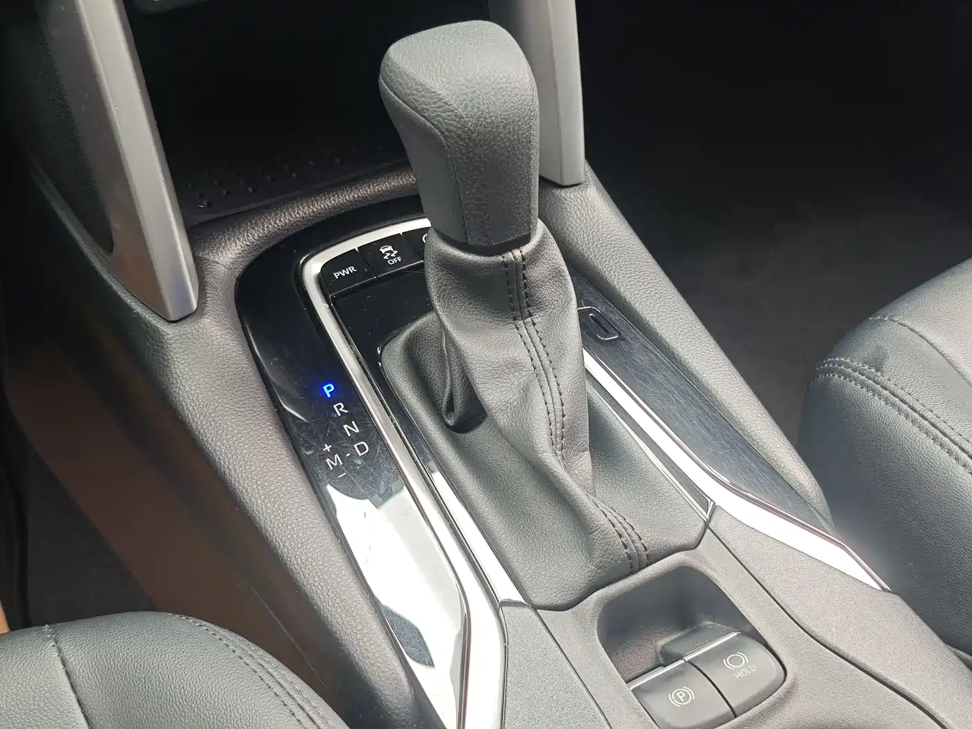 Toyota Frontlander 2023 2.0L CVT Elite Edition фото 19