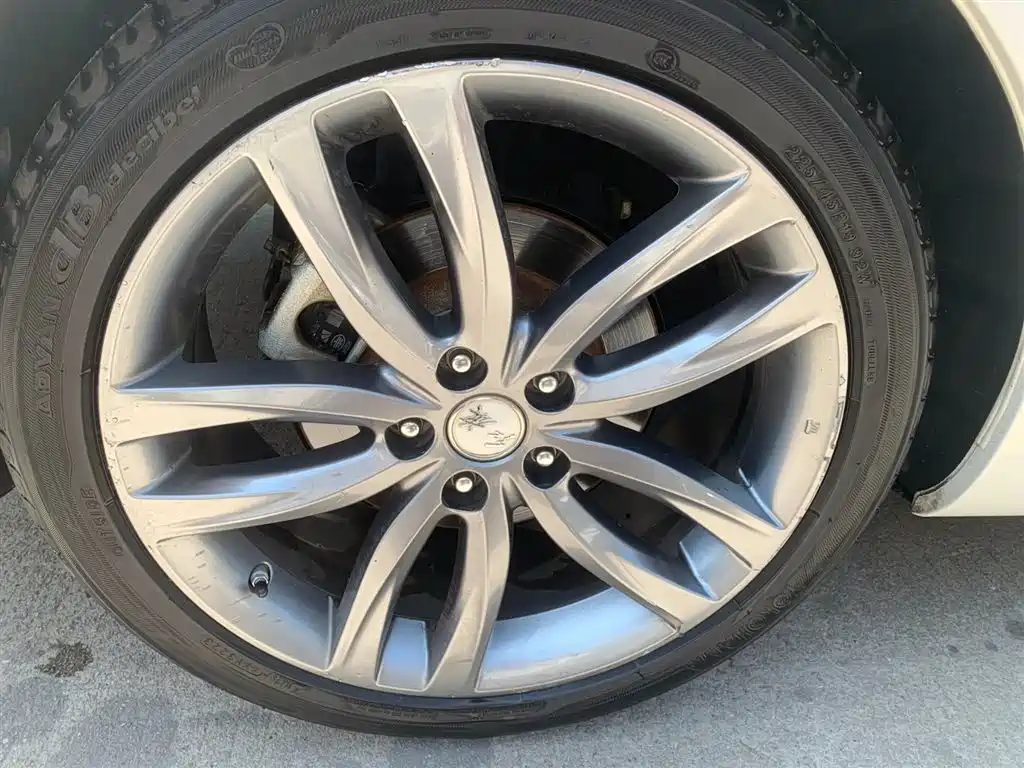 Hongqi H5 2018 30TD Smart Connected Royal Edition фото 12