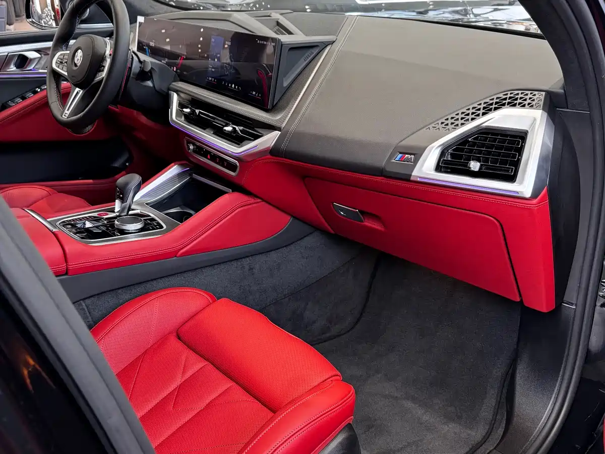 BMW XM 2023 50e фото 6
