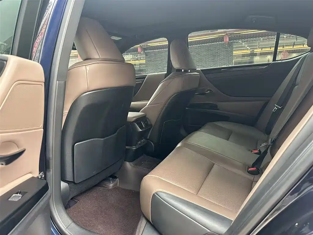 Lexus ES 2022 200 Excellence Edition фото 5