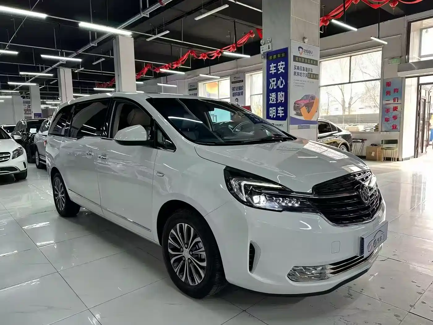Buick GL8 2020 Model Land Business Class 652T Luxury фото 2