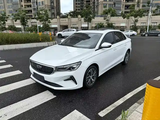 Geely Emgrand 1.5L CVT, Люкс, 4-е поколение