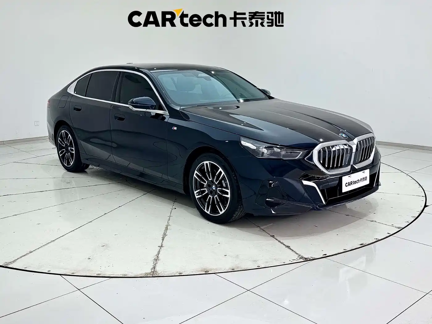 BMW 5 Series 2025 530Li Leading M Sport Package фото 4