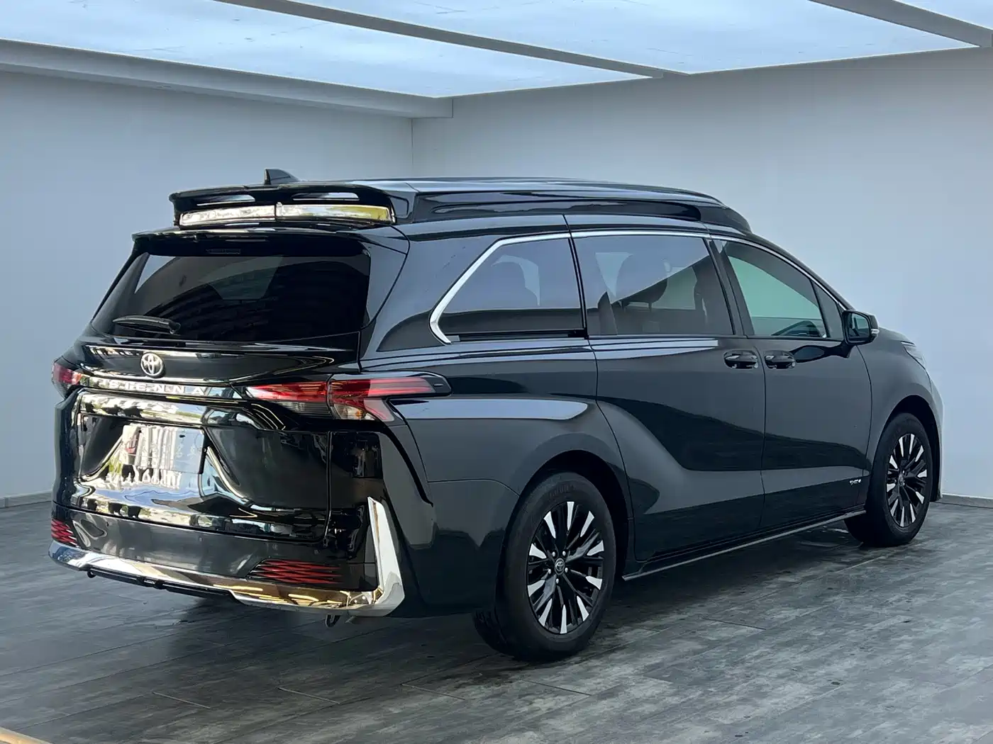 Toyota Sienna 2024 2.5L Hybrid Ultimate Premium Edition фото 7