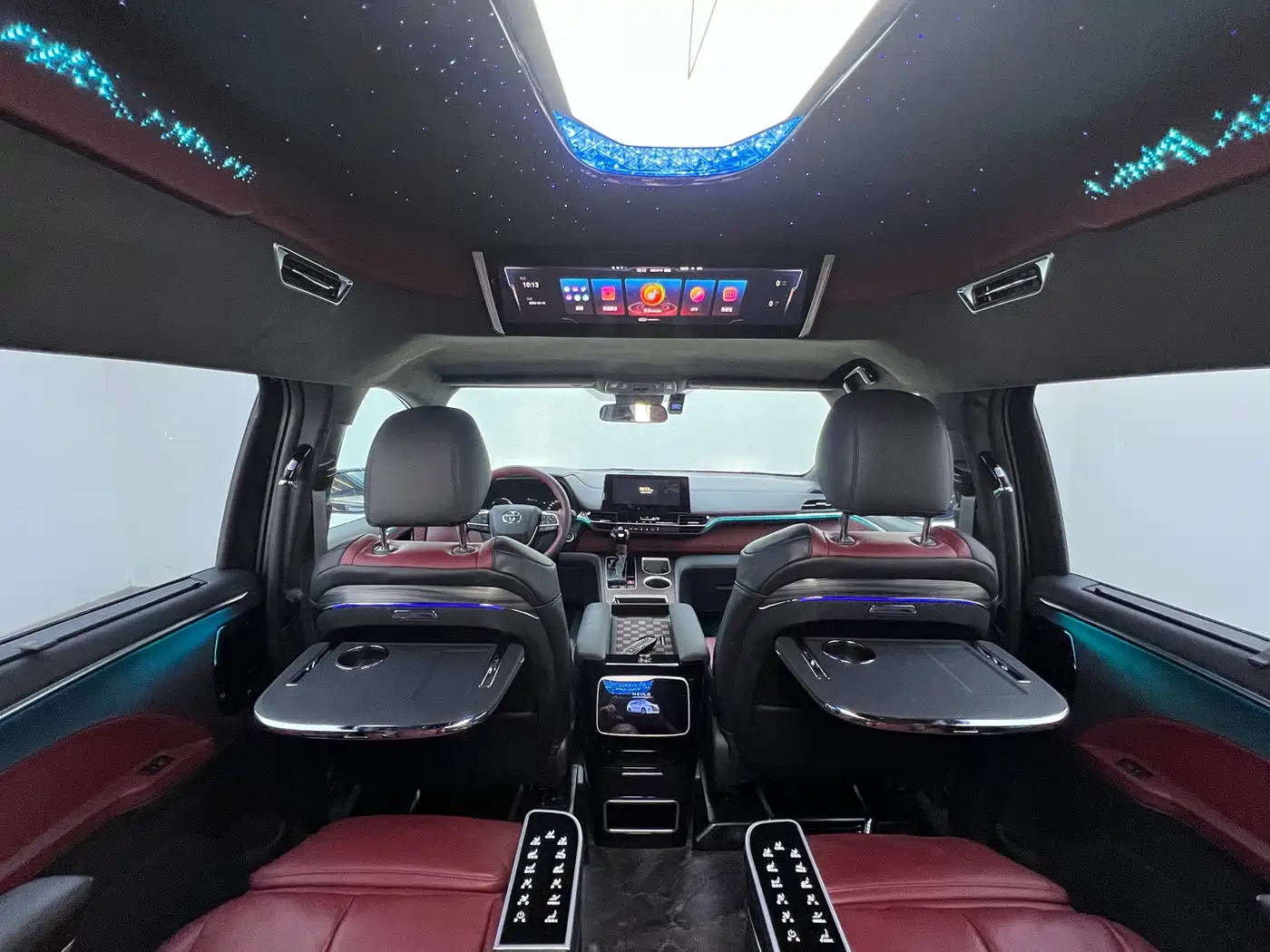 Toyota Sienna 2024 2.5L Hybrid Ultimate Premium Edition фото 16