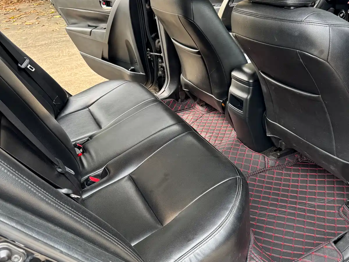 Toyota Corolla 2014 1.6L CVT GL фото 10