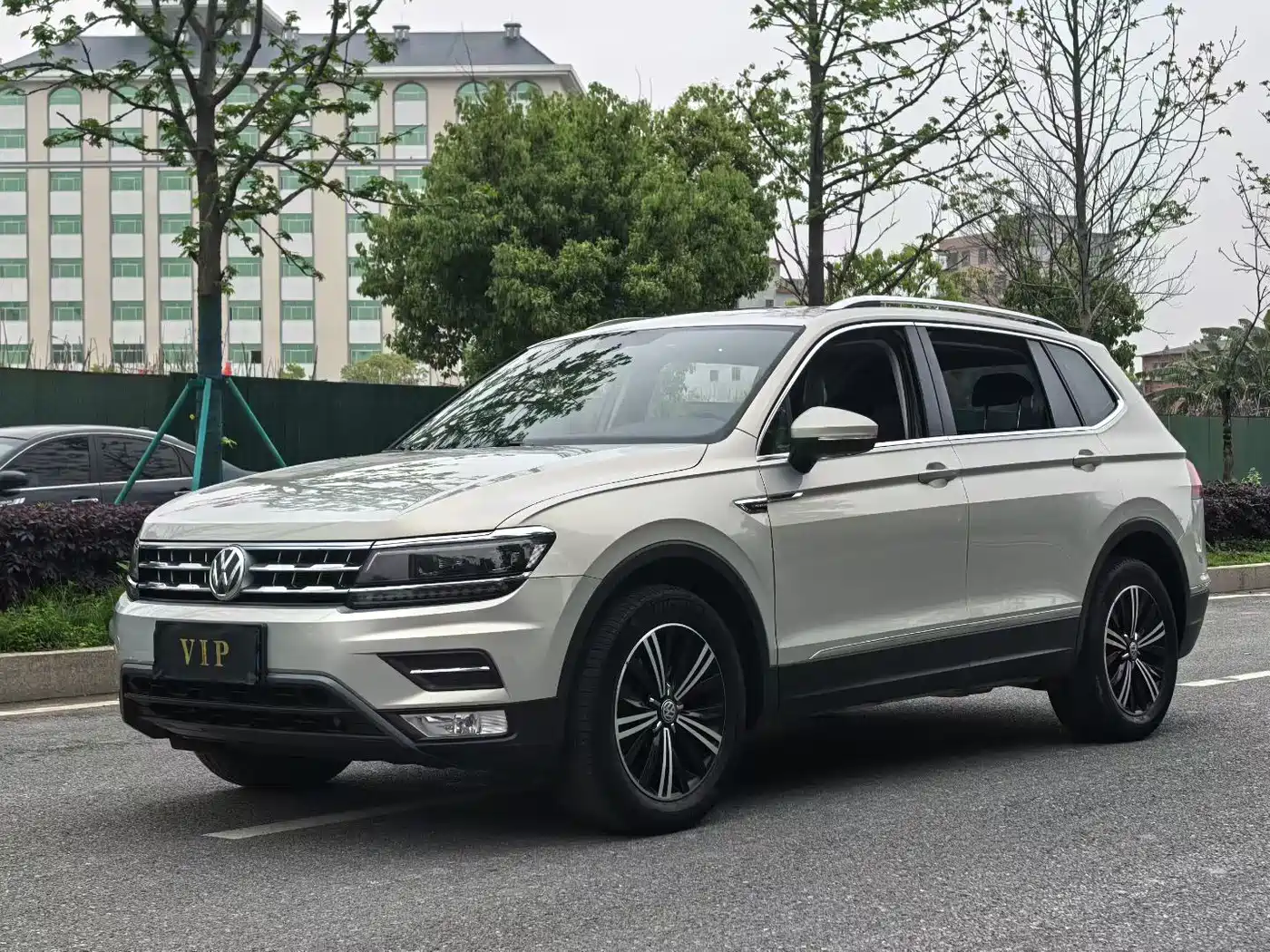 Volkswagen Tiguan L 2017 380TSI Automatic 4WD Luxury Edition фото 3