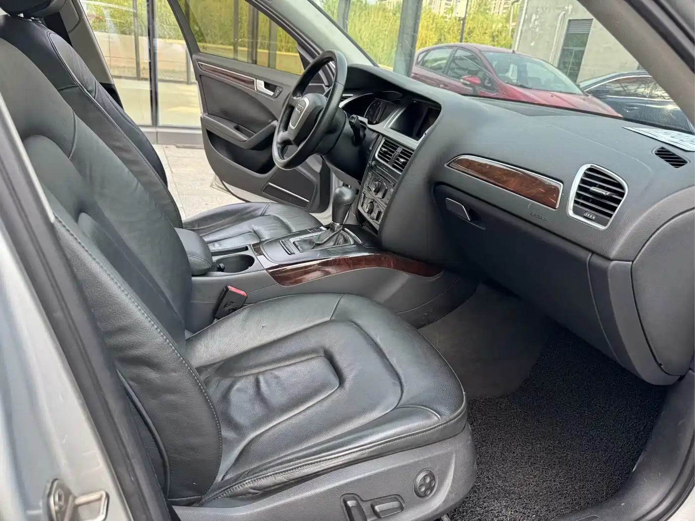 Audi A4L 2011 2.0 TFSI Standard фото 10