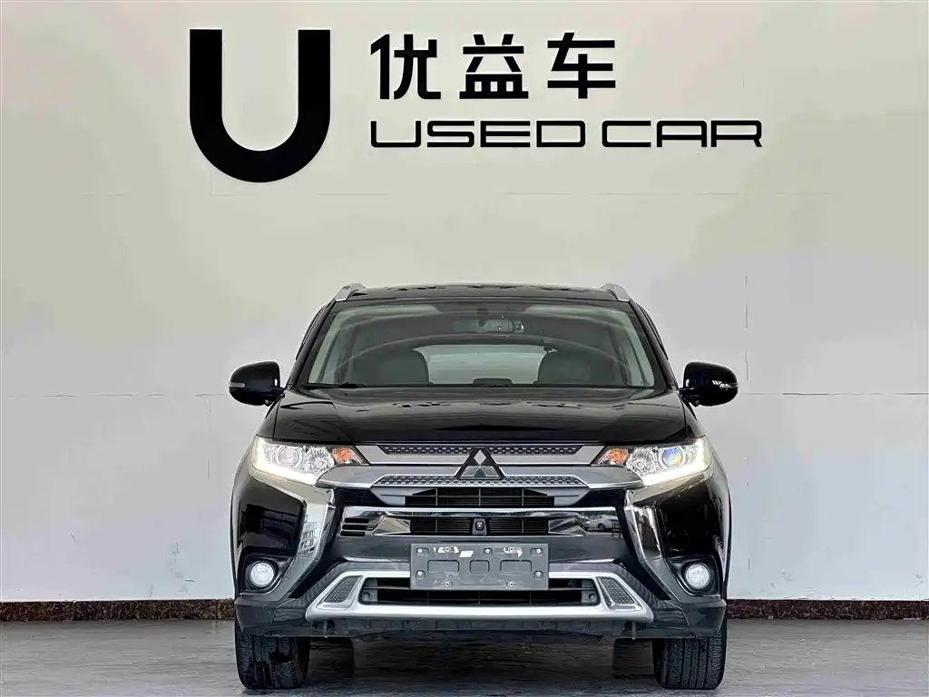 Mitsubishi Outlander 2020 2.0L 2WD Premium 5-seater фото 2