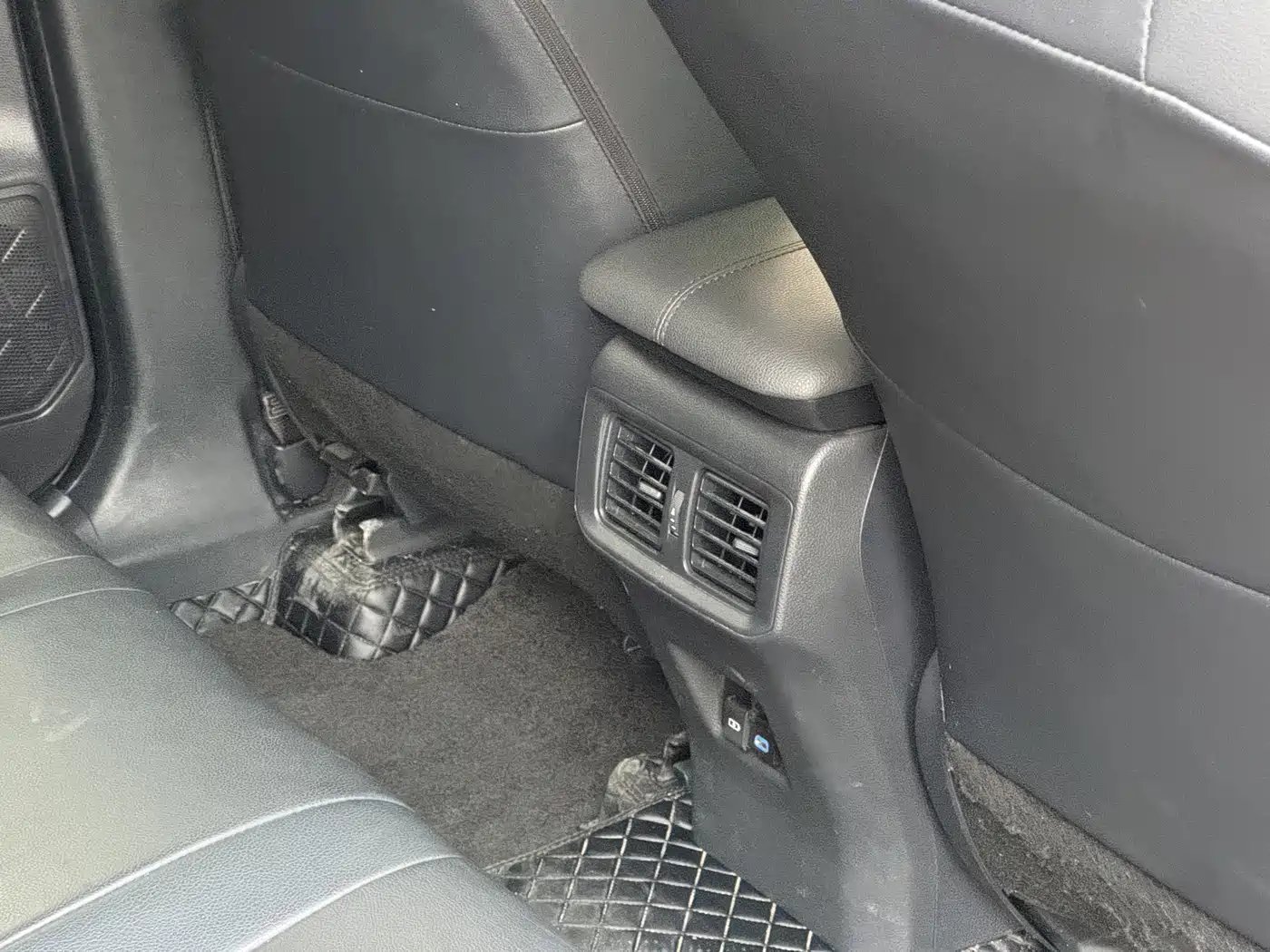 Toyota Wildlander 2022 2.0L CVT FWD Luxury Edition фото 22