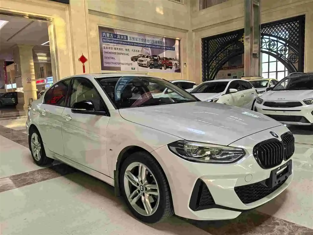 BMW 1 Series 2022 120i M Sport Shadow Edition фото 3