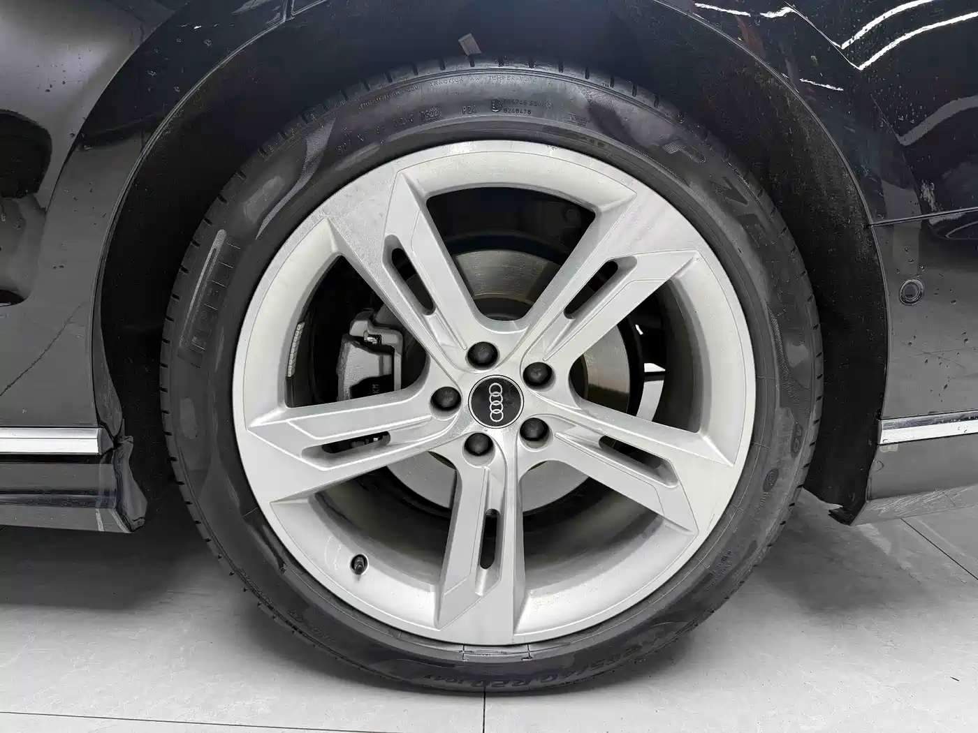 Audi A8 2023 A8L 50 TFSI quattro Exclusive фото 7