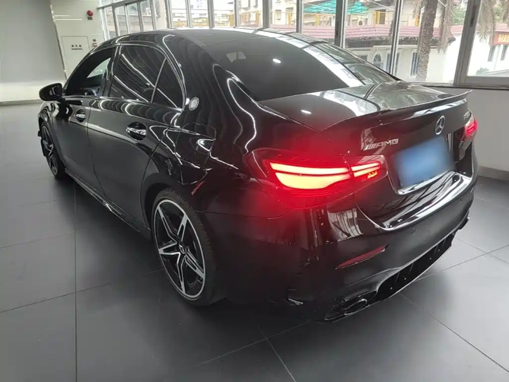 Mercedes-Benz A-Class AMG 2025 AMG A 35 L 4MATIC фото 5
