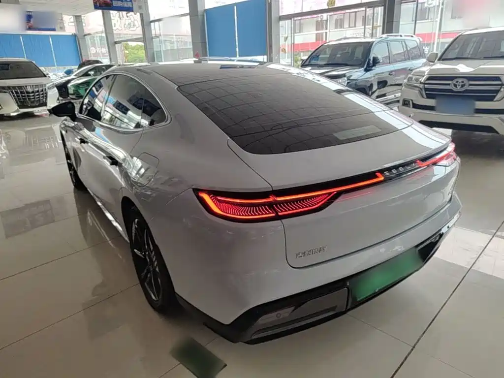 Geely Galaxy Galaxy E8 2025 2024 Model 550km RWD Soaring Dragon Edition