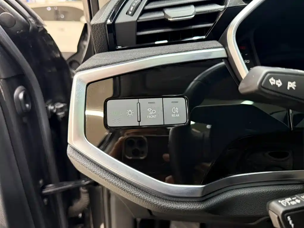 Audi Q3 2023 35 TFSI Fashion Dynamic Model (1.5T) фото 20