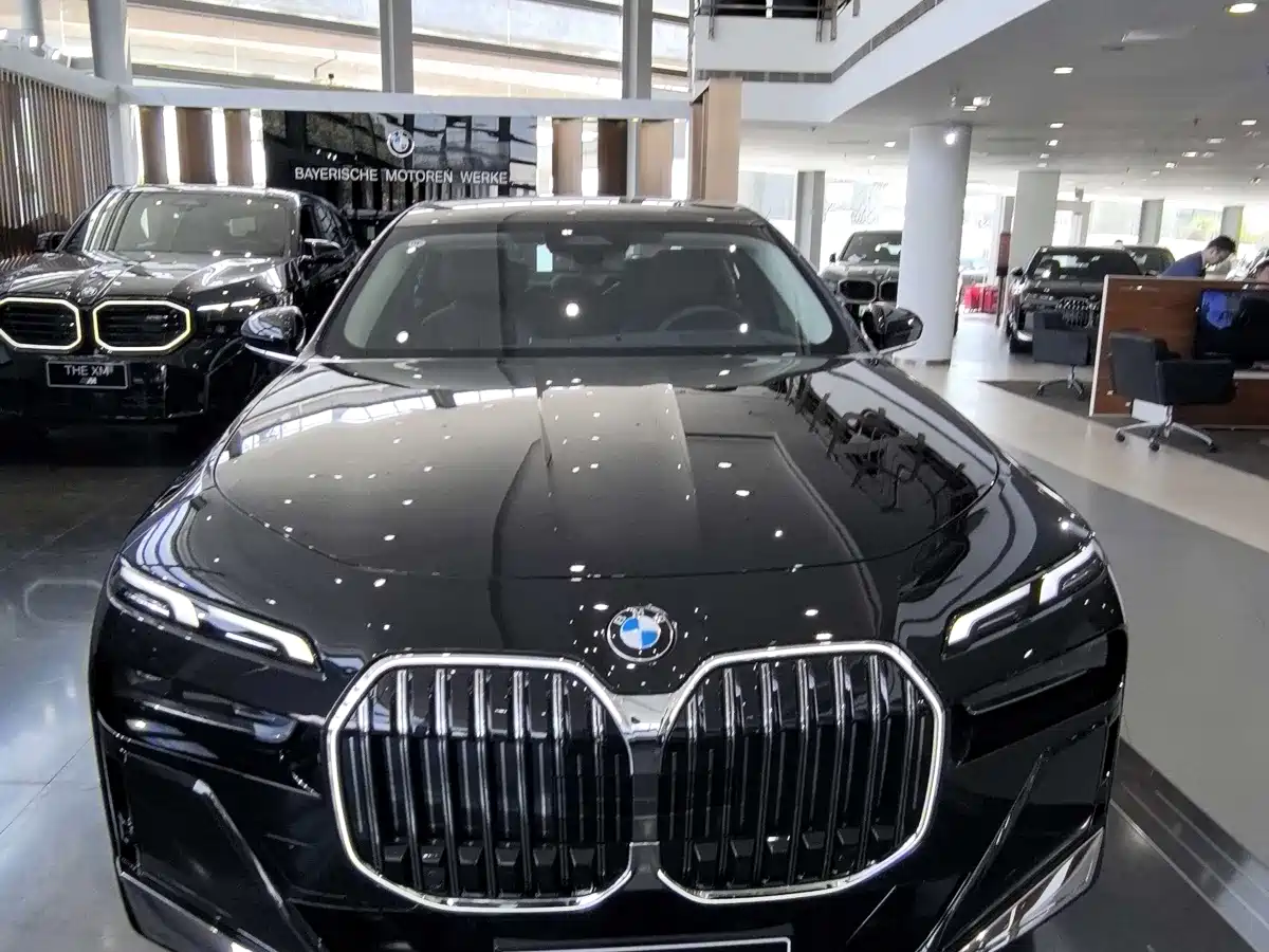 BMW 7 Series 2026 735Li M Sport Package фото 2