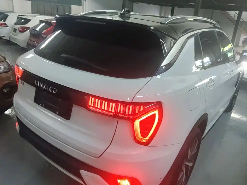 Photo 7 - Lynk & Co 01