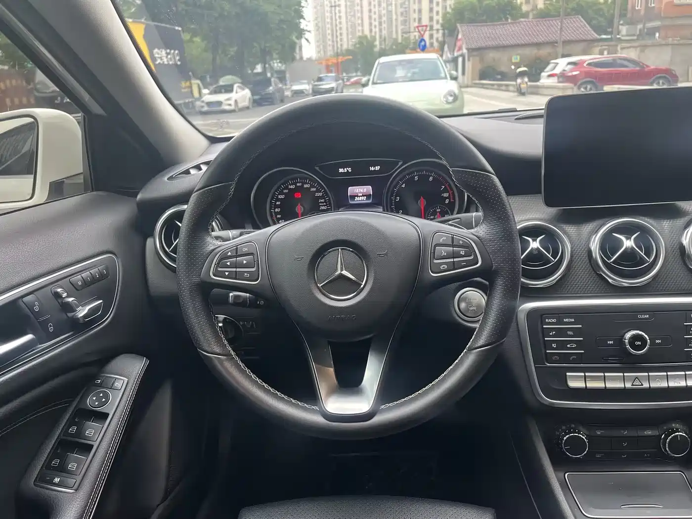 Mercedes-Benz GLA 2018 GLA 200 Dynamic фото 7