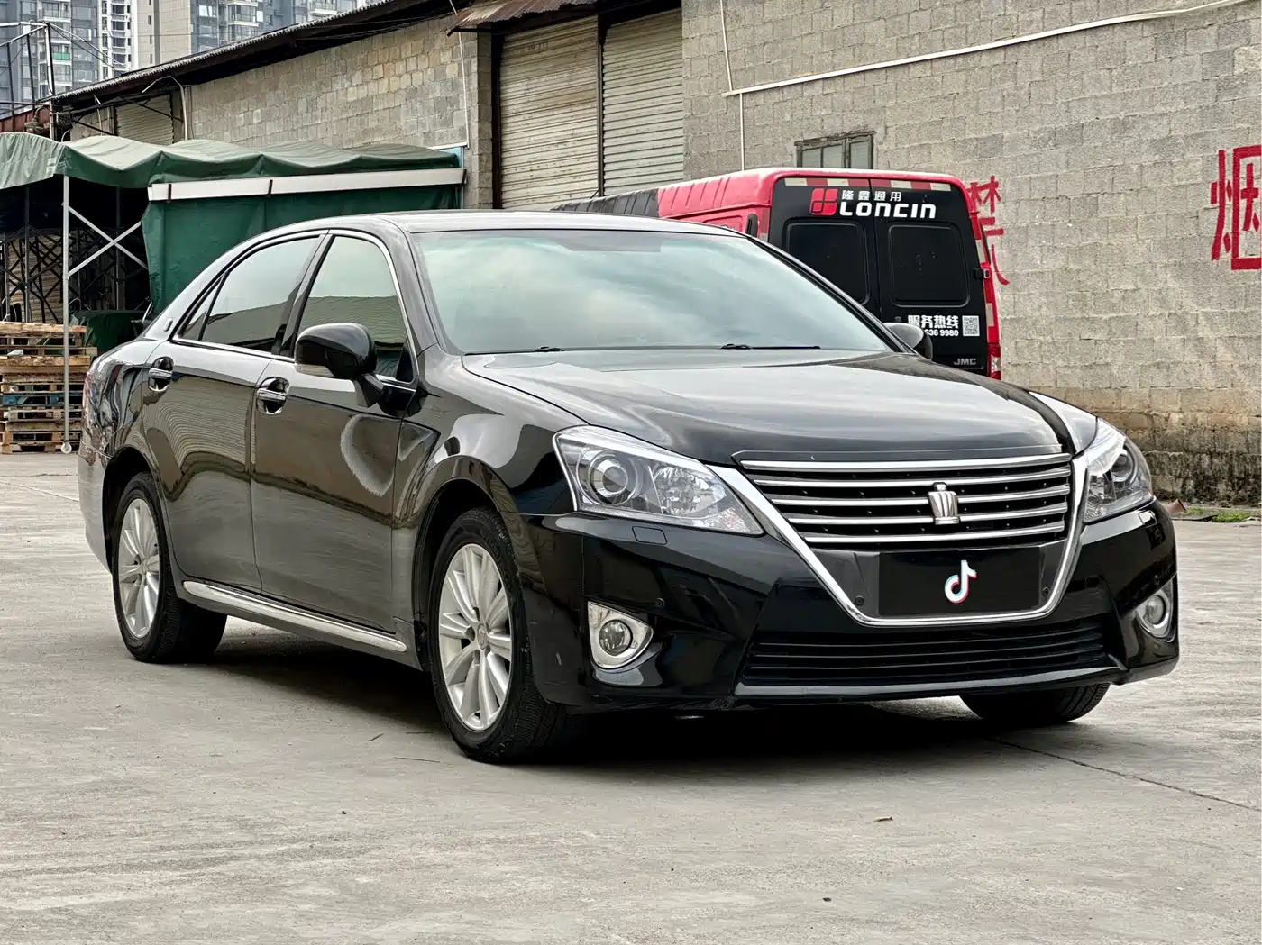 Toyota Crown 2012 2.5L Royal Leather Edition фото 3
